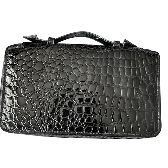 NWT‎ Mainstreet Collection Handbag Women's Black Croc Passport Case Black - Picture 1 of 5